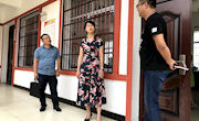 余梅指导软弱涣散党组织工作