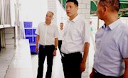 县委书记王先波“四不两直”检查校园食品安全工作
