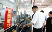 王先波督导检查“校园餐”专项整治工作