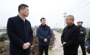 王先波督导农村安全饮水及小街小巷改造工作