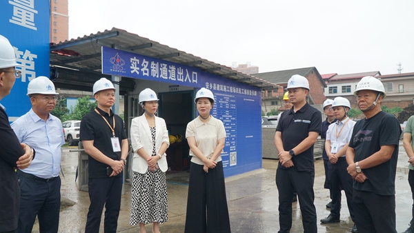 郭向荣深入园区走访企业  现场调度重点项目建设