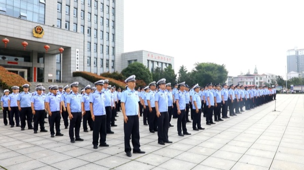 安乡县公安局举行“庆七一”升国旗仪式