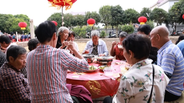大鲸港镇羌口村，长者食堂正式营业