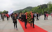 县委组织部：组织党员干部缅怀革命先辈活动 践行群众路线