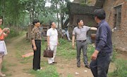 县委组织部为贫困学童捐资建房