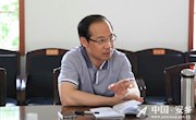 宋云文与村支书座谈：基层干部值得我学习