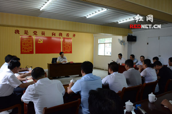 徐守盛讲党课。