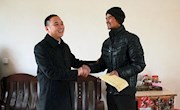 唐海芳：到点村开展精准扶贫工作 走访慰问困难群众