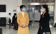 余梅深入社区督导驻社区党员干部到岗履职情况